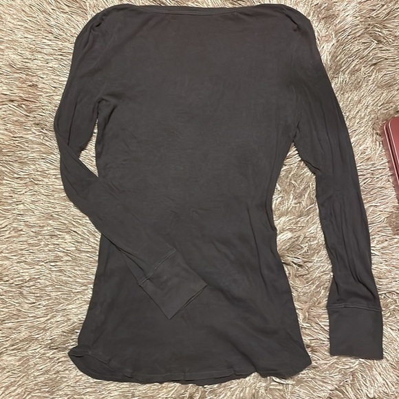 VICTORIA’S Secret Gray Long‎ Sleeve Scoop Neck Woman’s Shirt - Picture 7 of 7